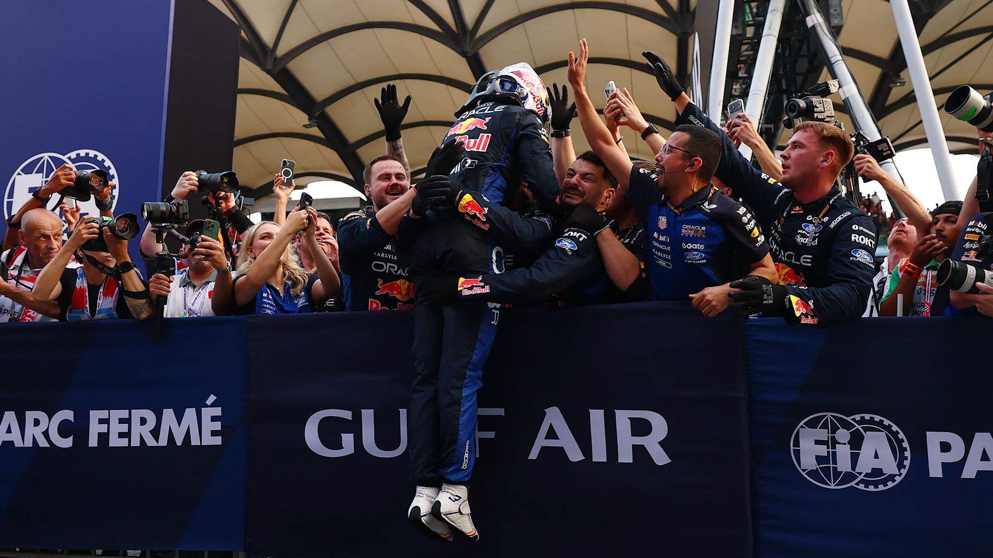 Max Verstappen domina o Grande Prêmio do Bahrein em Sepang​‌​