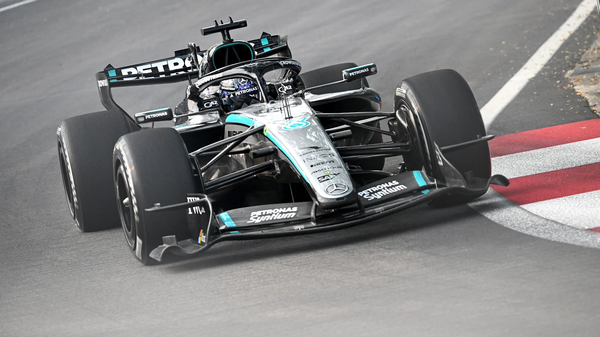 George Russell lidera treino único em Singapura superando Leclerc e Norris​‌​