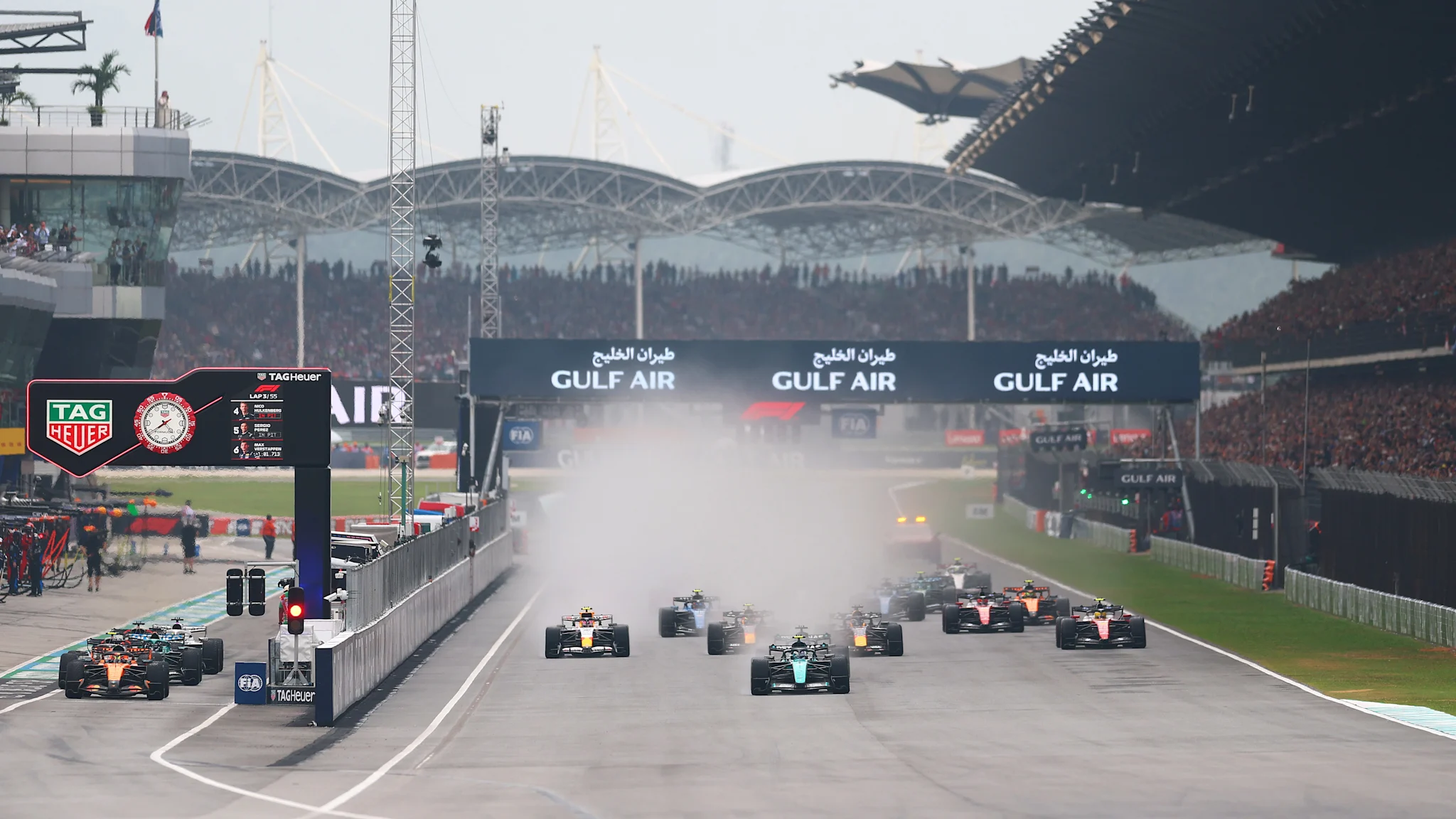 Caos e estratégia marcam largada do Grande Prêmio em Sepang​‌​