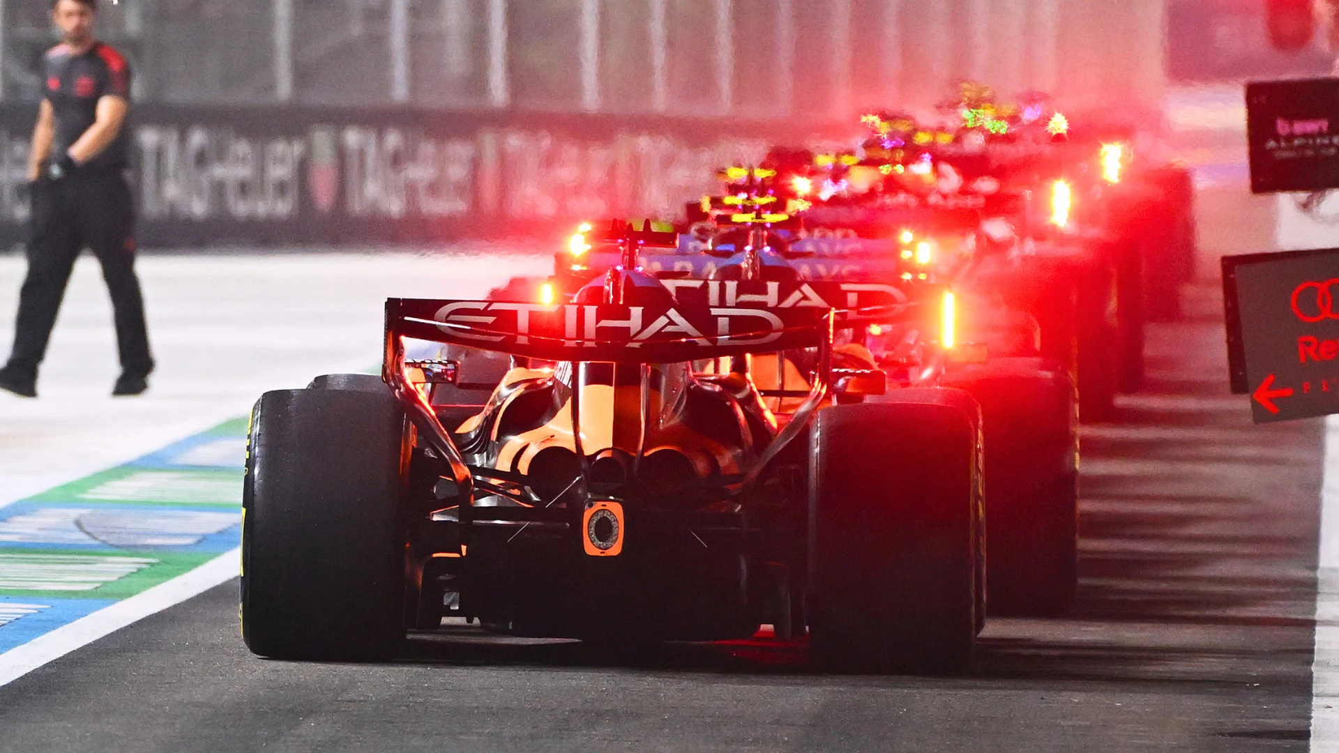 Verstappen conquista pole position em classificação sprint agitada em Singapura​‌​