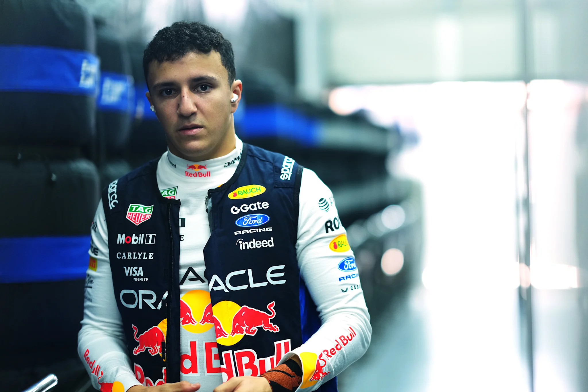 Isack Hadjar mantém otimismo para o GP do Bahrein após punição no grid