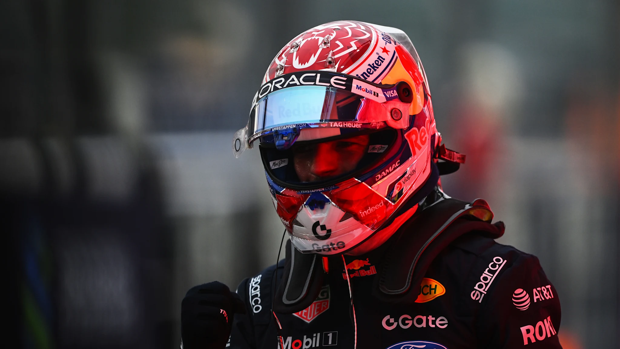 Verstappen domina corrida Sprint em Singapura sob condições climáticas instáveis