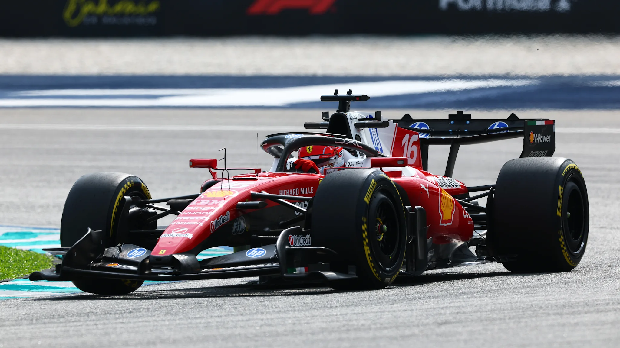 Charles Leclerc lidera segundo treino livre no GP do Bahrein na Malásia​‌​