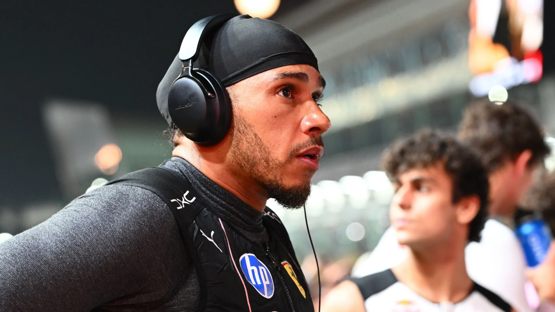 Lewis Hamilton assume responsabilidade por estratégia frustrada em Singapura​‌​