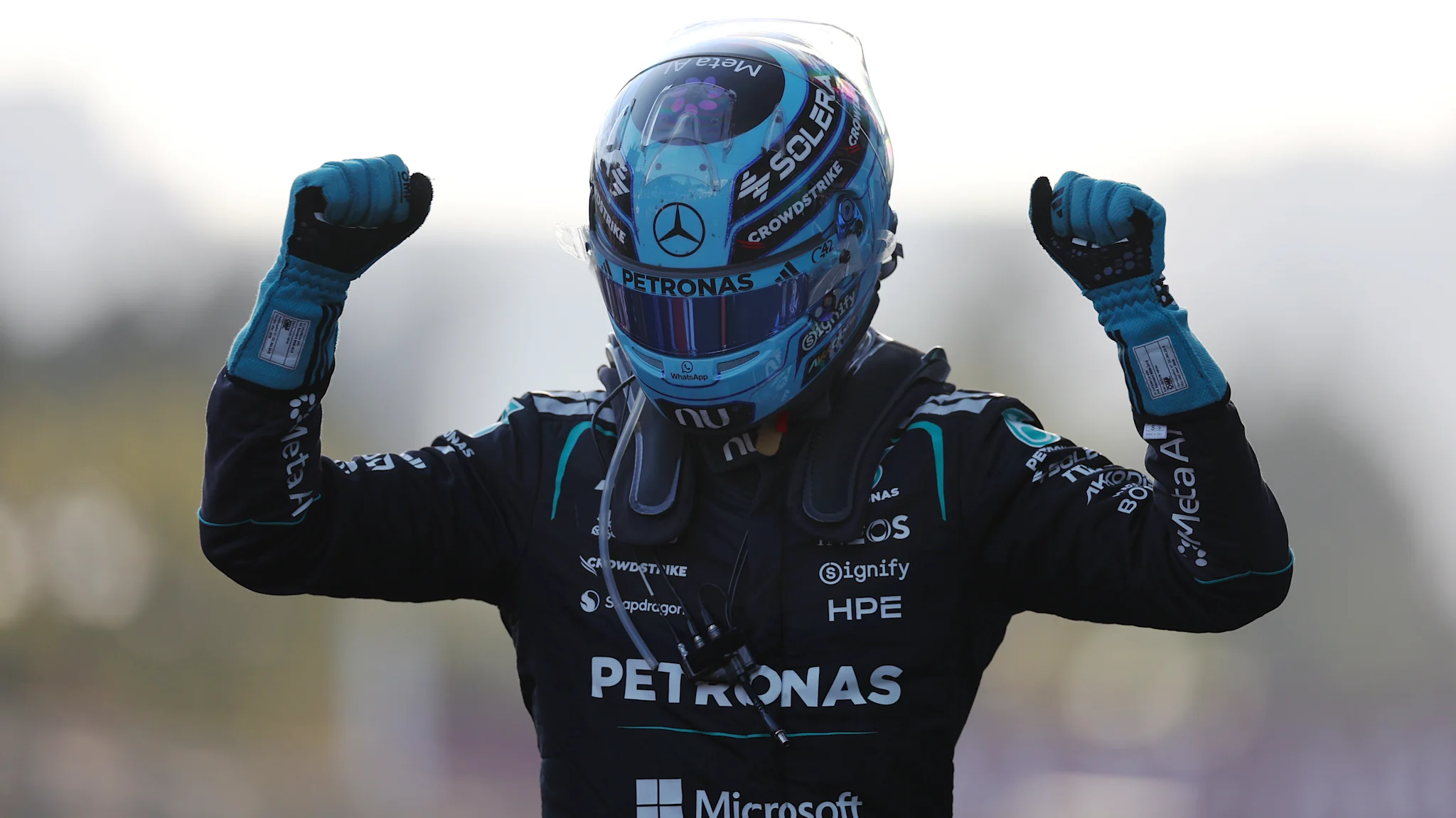 George Russell vence Grande Prêmio do Azerbaijão após disputa intensa com Verstappen