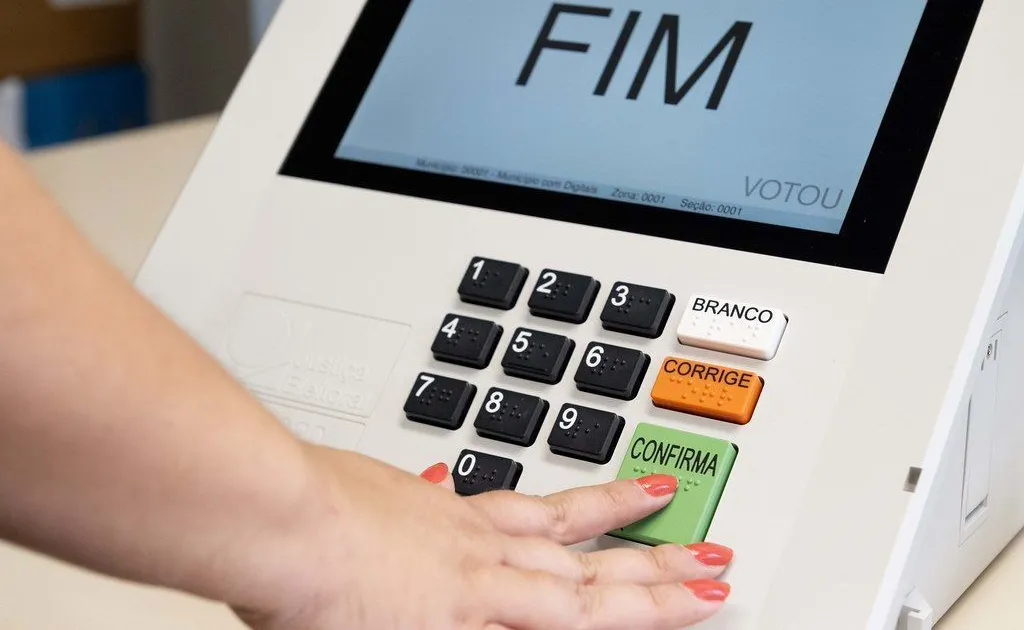 TSE substitui 1.551 urnas eletrônicas no segundo turno das eleições