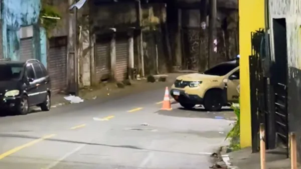 Jovem é executado com dezenas de tiros no bairro de Pero Vaz em Salvador Jovem é executado com dezenas de tiros no bairro de Pero Vaz em Salvador