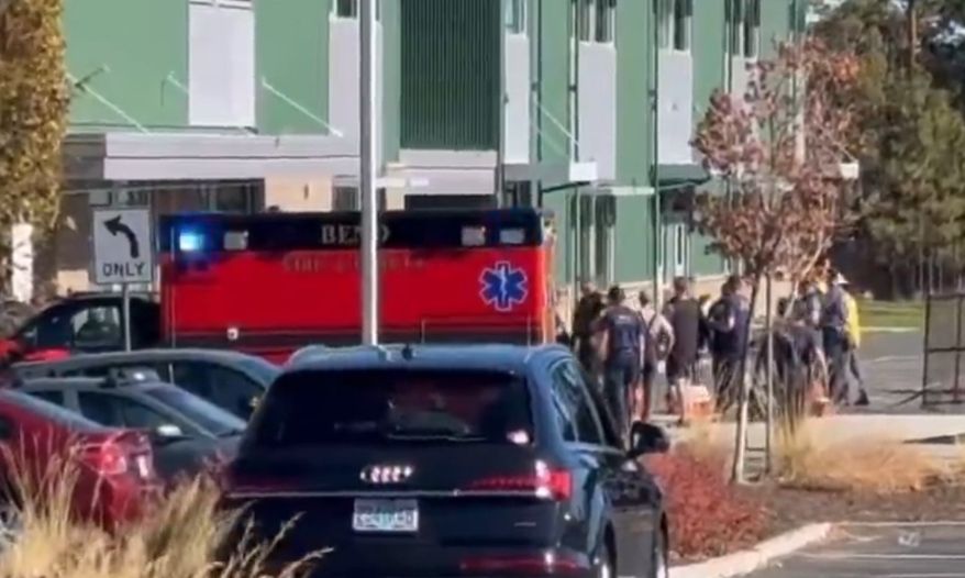 Ataque a tiros em escola nos Estados Unidos deixa quatro mortos Ataque a tiros em escola nos Estados Unidos deixa quatro mortos