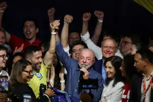 Mercado reage à reeleição de Lula com forte queda nos ativos brasileiros Mercado reage à reeleição de Lula com forte queda nos ativos brasileiros