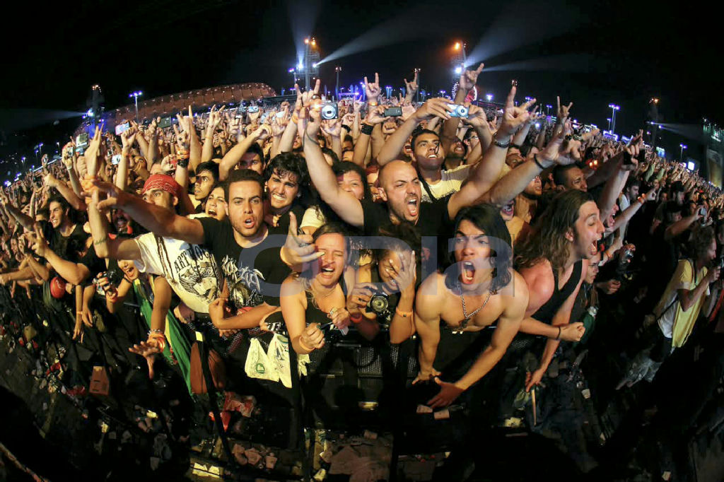 Multidão vibra e celebra a vida em festival de música no Rio de Janeiro Multidão vibra e celebra a vida em festival de música no Rio de Janeiro