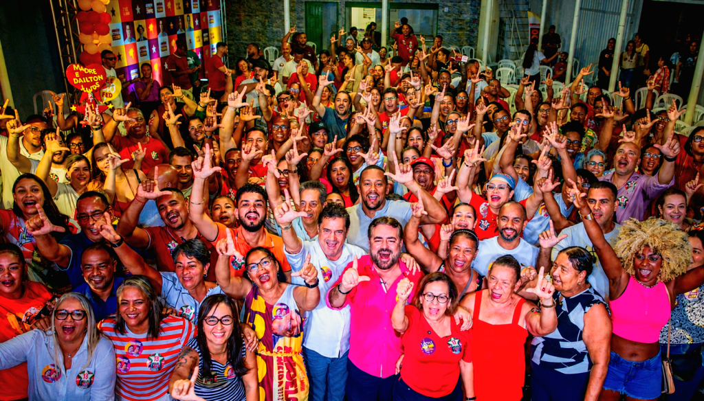 Dailton Filho mobiliza base política em inauguração de comitê em Madre de Deus Dailton Filho mobiliza base política em inauguração de comitê em Madre de Deus
