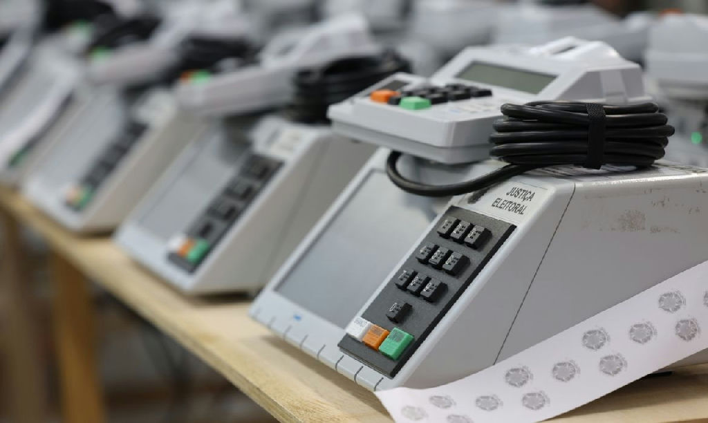 Justiça Eleitoral desmistifica: votos nulos e brancos não anulam eleições no Brasil