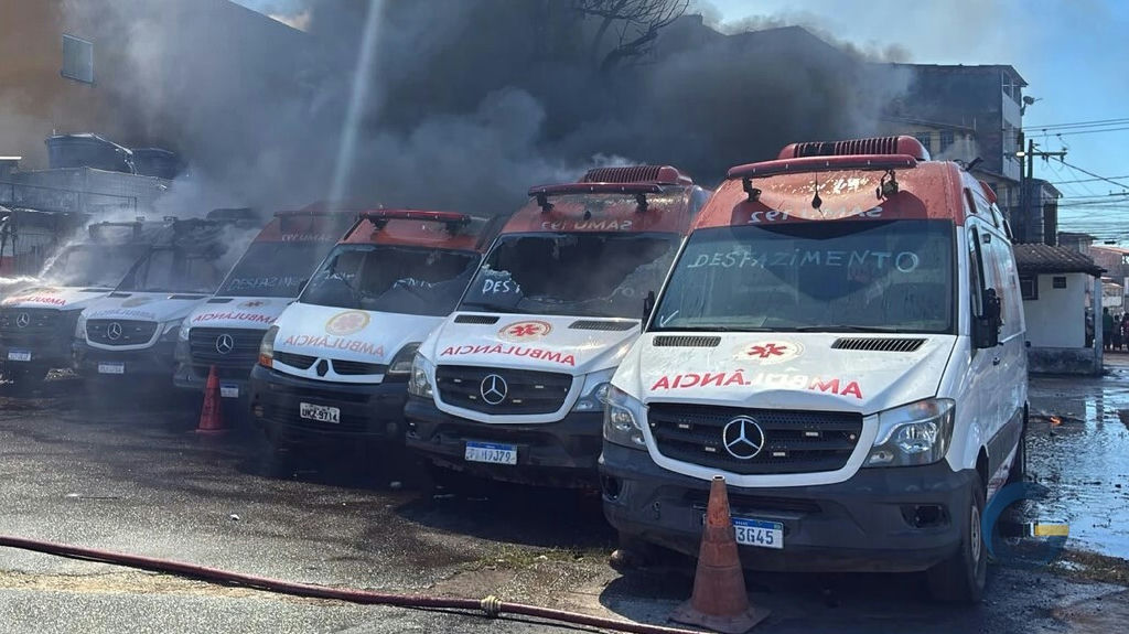 Incêndio atinge pátio de ambulâncias do Samu em Salvador e levanta suspeita de crime Incêndio atinge pátio de ambulâncias do Samu em Salvador e levanta suspeita de crime