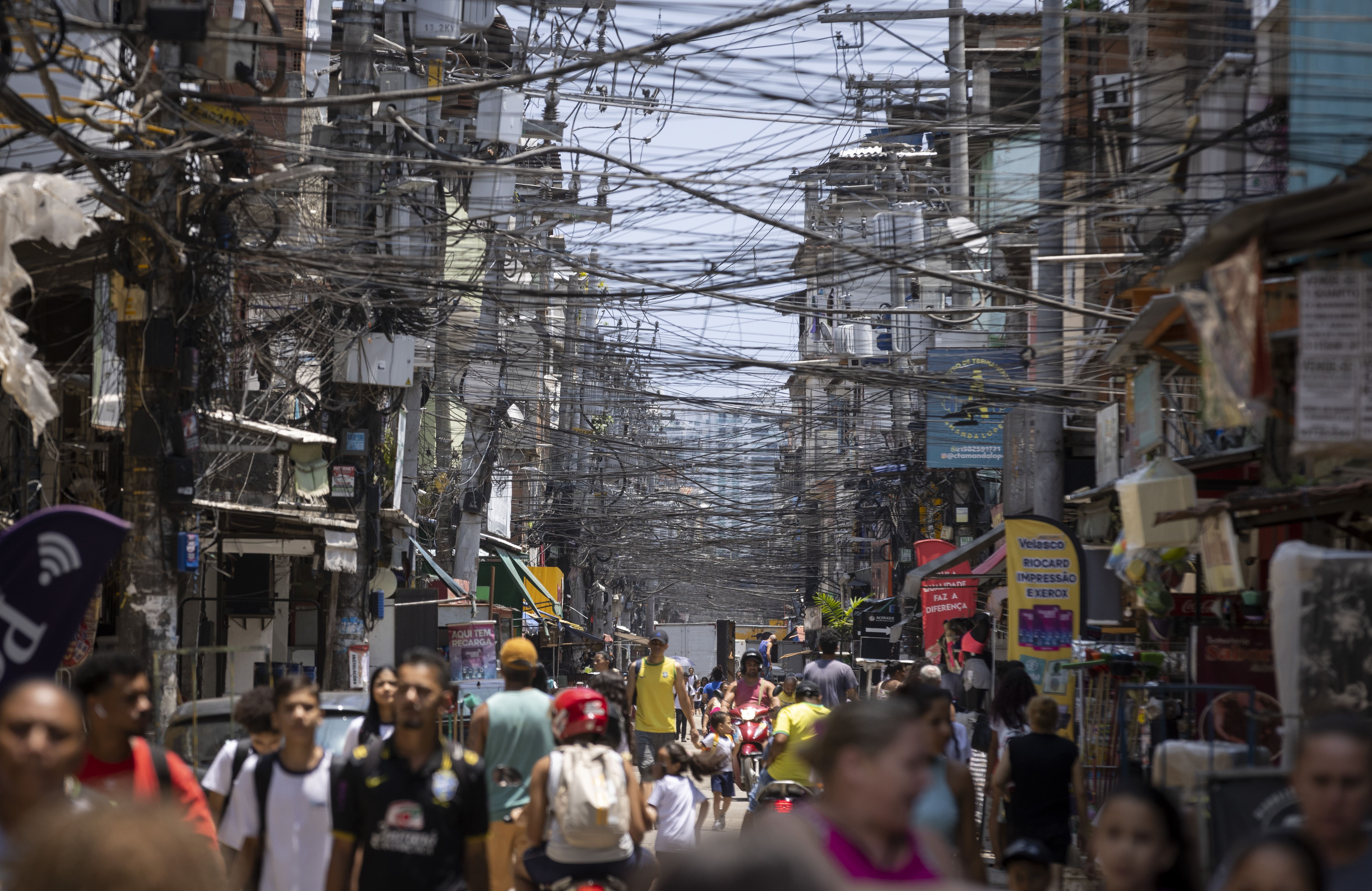 Moradores de favelas do Rio cobram melhorias dos candidatos eleitos