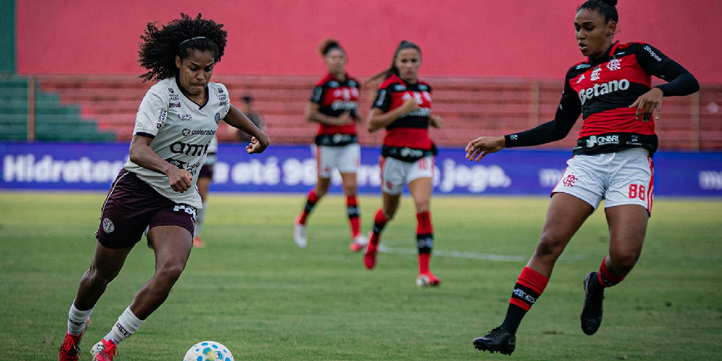 Nova lei estabelece metas para profissionalizar e proteger o futebol feminino rumo a 2027