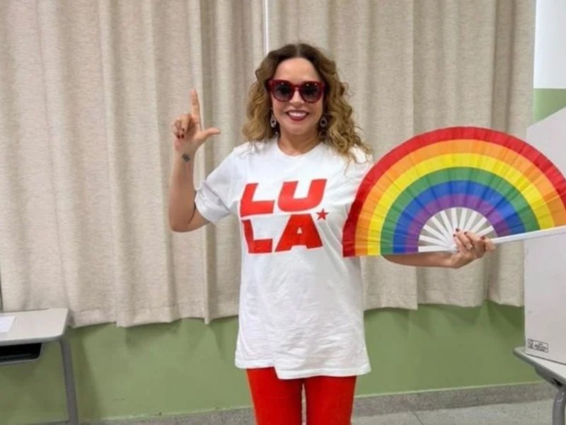 Daniela Mercury declara voto em Lula durante votação e defende a democracia Daniela Mercury declara voto em Lula durante votação e defende a democracia