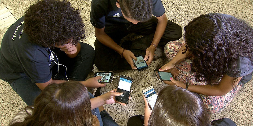 Maioria dos brasileiros rejeita uso de celulares por crianças de até 3 anos Maioria dos brasileiros rejeita uso de celulares por crianças de até 3 anos