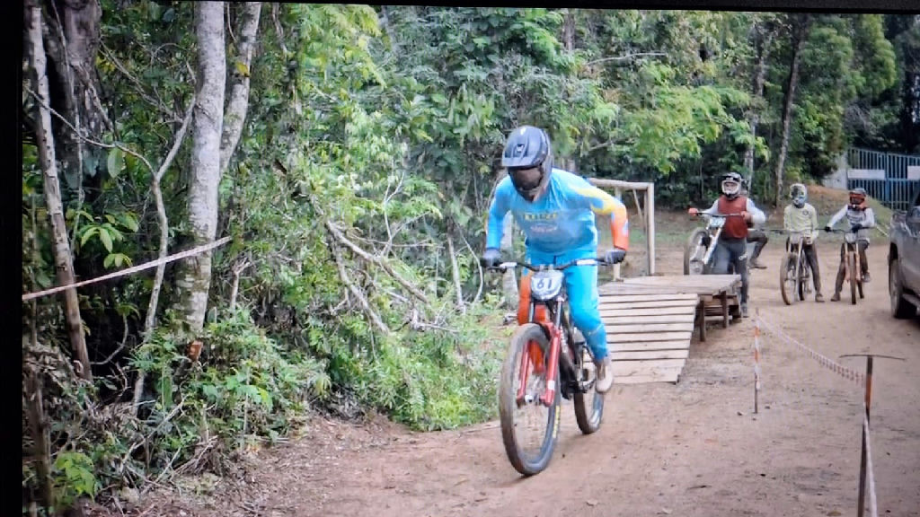 Downhill reúne elite do ciclismo nacional na serra de Macaé Downhill reúne elite do ciclismo nacional na serra de Macaé