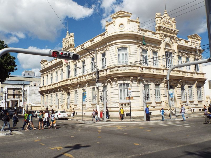 Prefeitura de Feira de Santana renova contrato de quase R$ 2 milhões para sanitários químicos