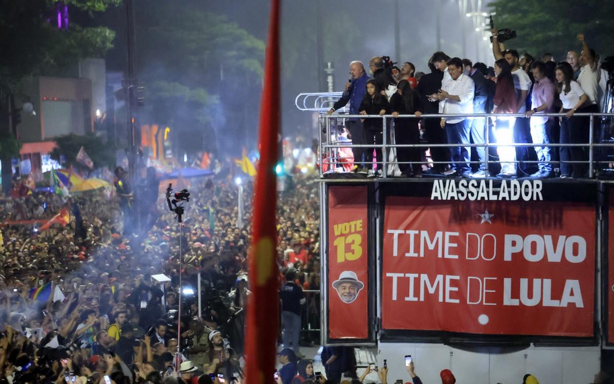 Lula celebra reeleição com discurso histórico na Avenida Paulista