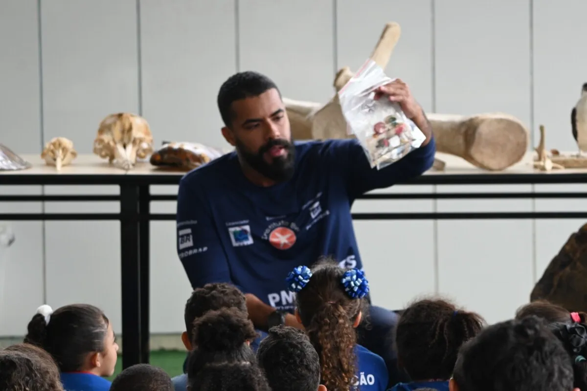 Casimiro de Abreu leva conscientização marinha a alunos e alerta sobre poluição