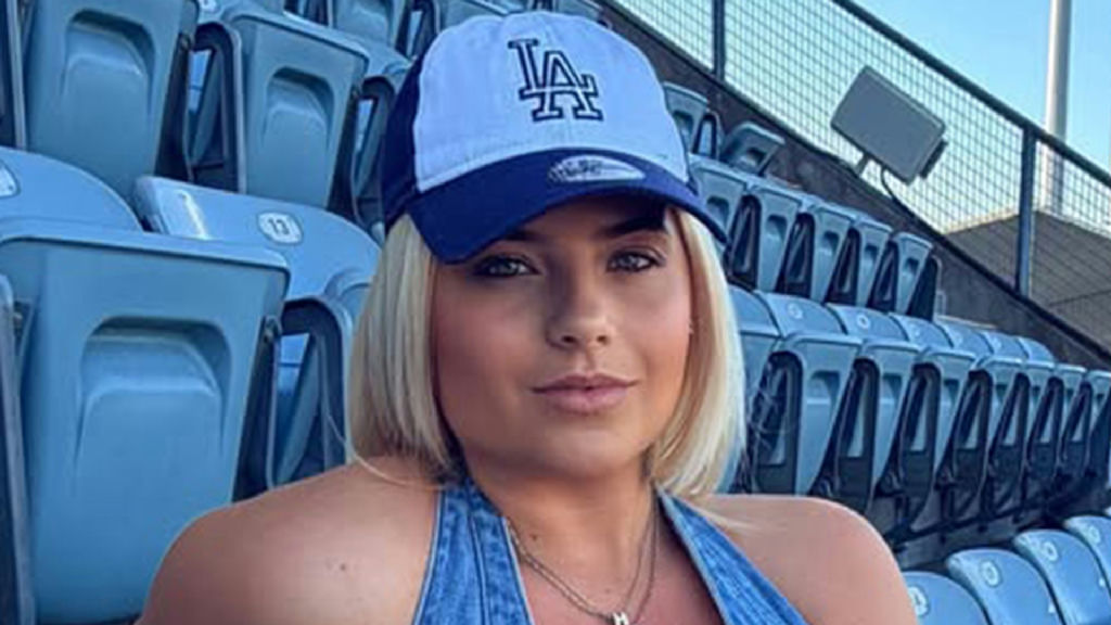Apollonia Llewellyn captures attention in double denim at Los Angeles Dodgers game