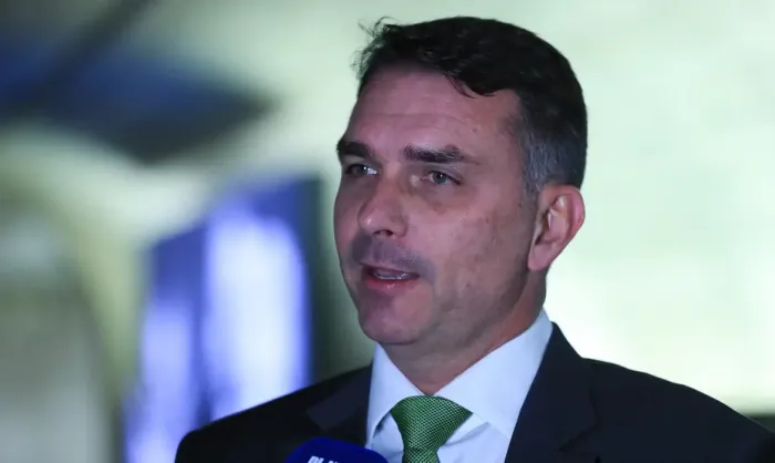STF autoriza investigação contra Flávio Bolsonaro por financiamento de filme STF autoriza investigação contra Flávio Bolsonaro por financiamento de filme