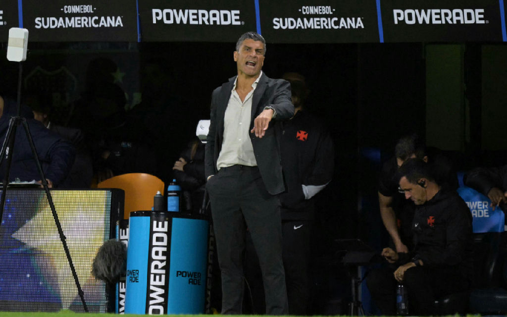 Vasco surpreende Boca na Bombonera e Pedro Emanuel crava: 'Acreditamos no troféu' Vasco surpreende Boca na Bombonera e Pedro Emanuel crava: 'Acreditamos no troféu'