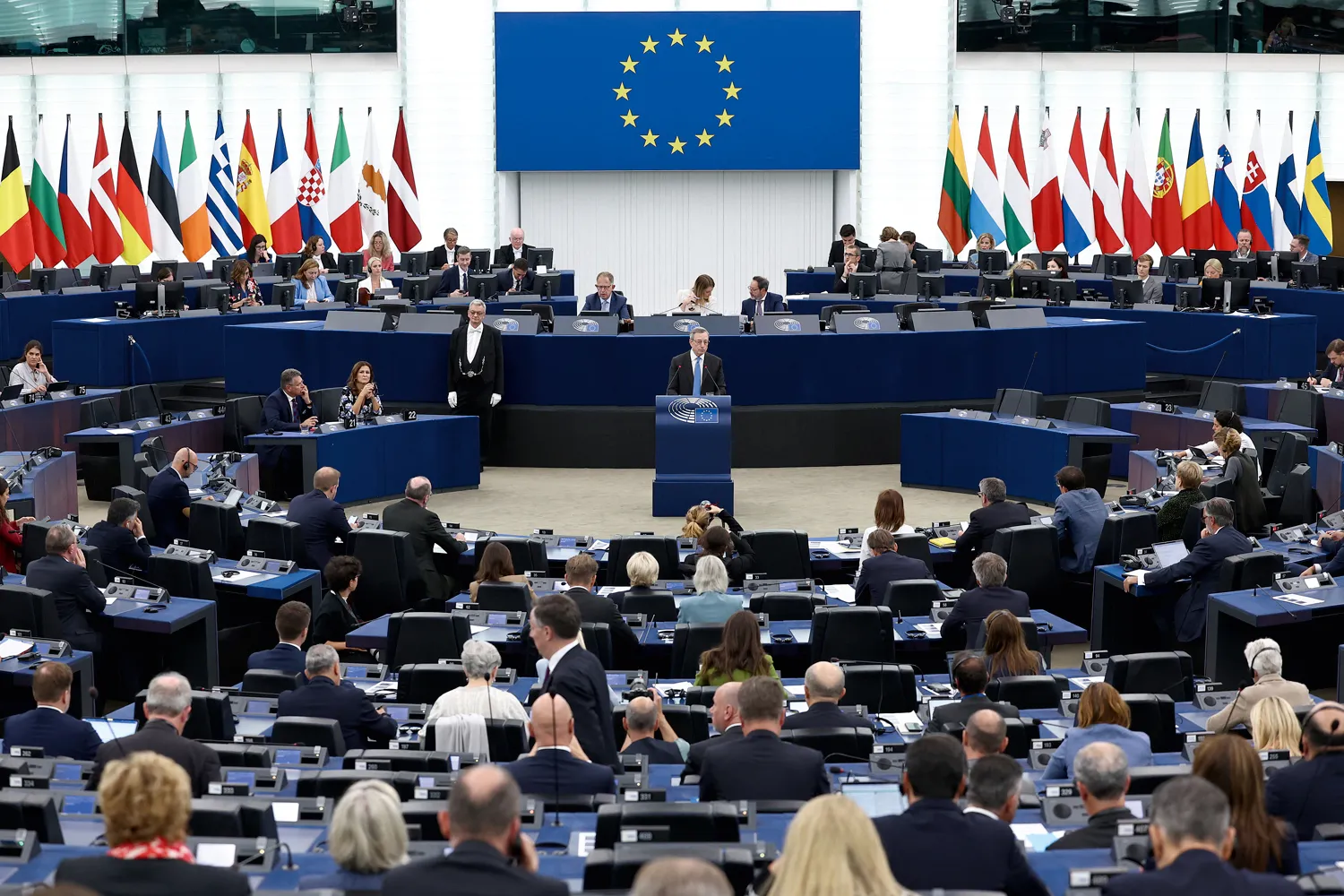 Policiais realizam buscas em gabinetes do Parlamento Europeu em investigação sobre desvio de verbas