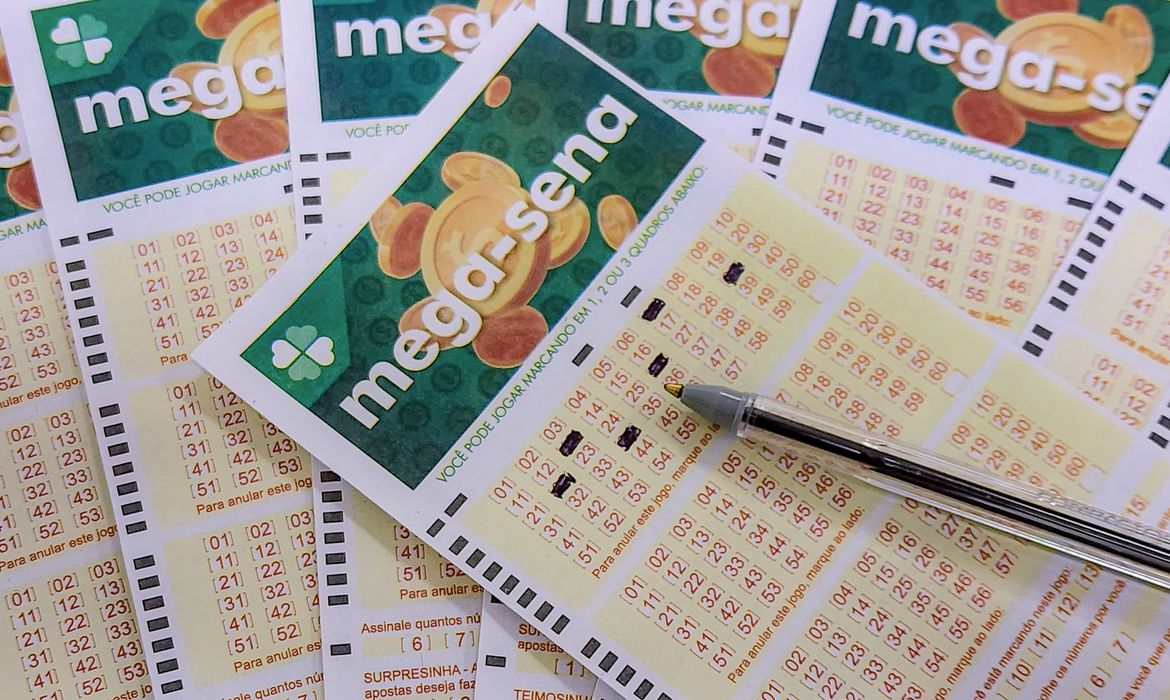 Mega-Sena acumula e prêmio chega a R$ 305 milhões