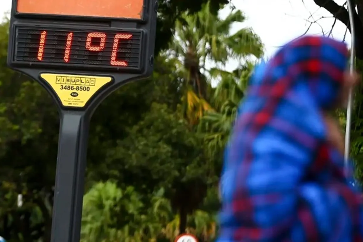 Frente fria provoca temporais no Sudeste e frio intenso no Sul do Brasil Frente fria provoca temporais no Sudeste e frio intenso no Sul do Brasil
