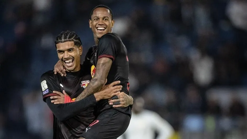 RB Bragantino vence Chapecoense por 3 a 0 e complica situação da Chape no Brasileirão RB Bragantino vence Chapecoense por 3 a 0 e complica situação da Chape no Brasileirão