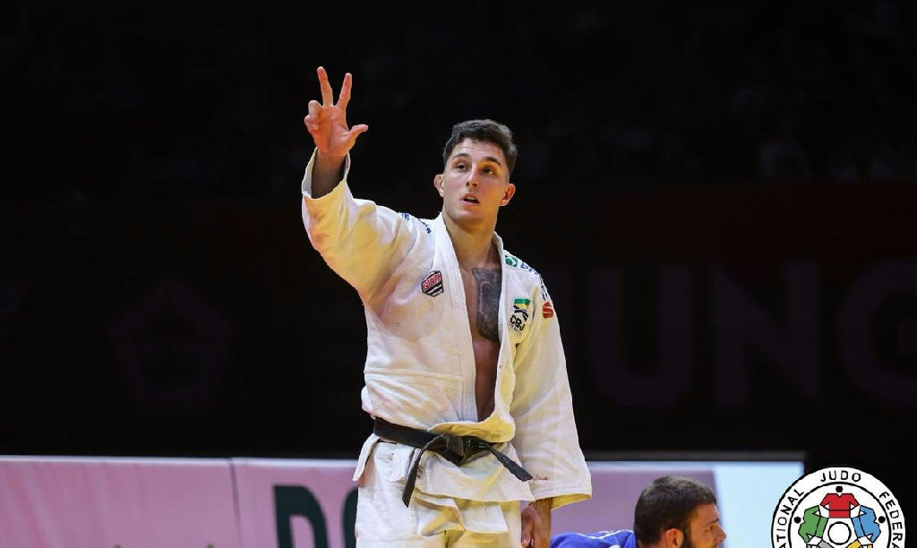 Guilherme Schimidt garante ouro no judô e Brasil celebra três pódios em Budapeste Guilherme Schimidt garante ouro no judô e Brasil celebra três pódios em Budapeste
