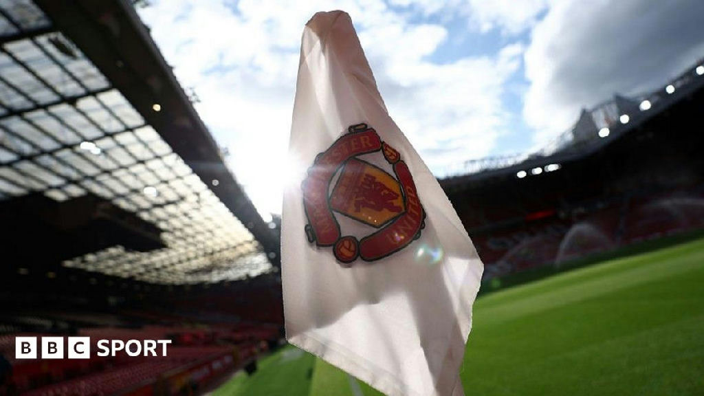 Manchester United debt remains above £1bn despite record revenues