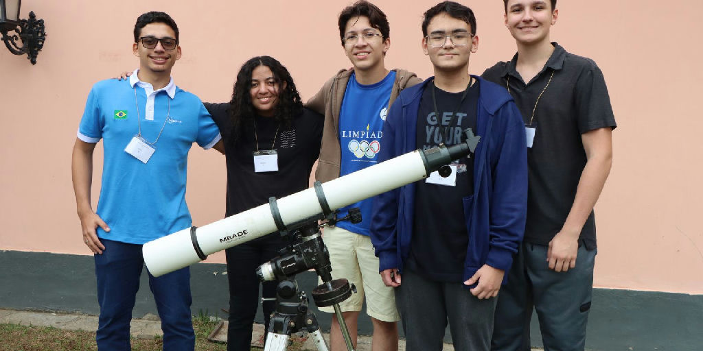 Estudantes brasileiros viajam ao Vietnã para disputar olimpíada mundial de astronomia Estudantes brasileiros viajam ao Vietnã para disputar olimpíada mundial de astronomia