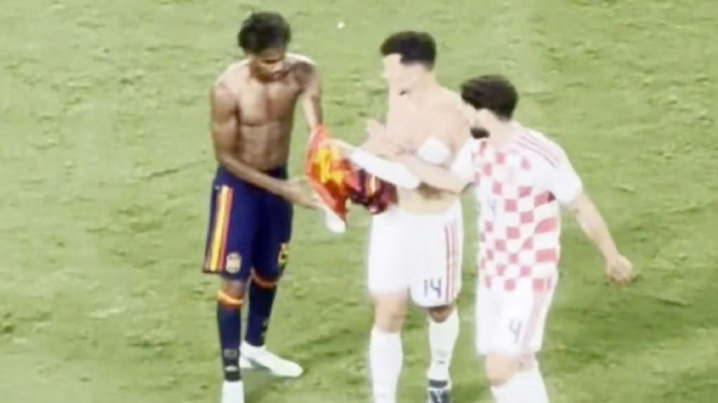 Lamine Yamal and Ivan Perisic spark fan outrage with half-time shirt swap