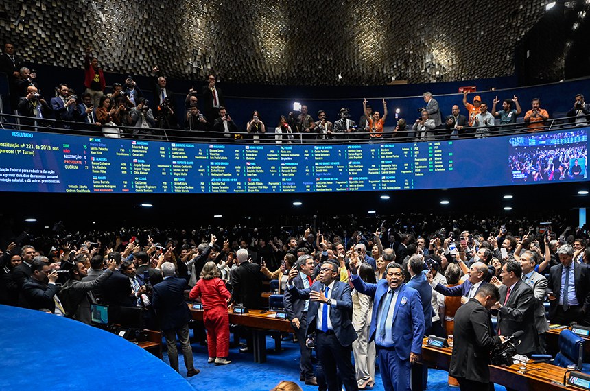 Senado aprova fim da escala 6x1 com ampla maioria em votação histórica