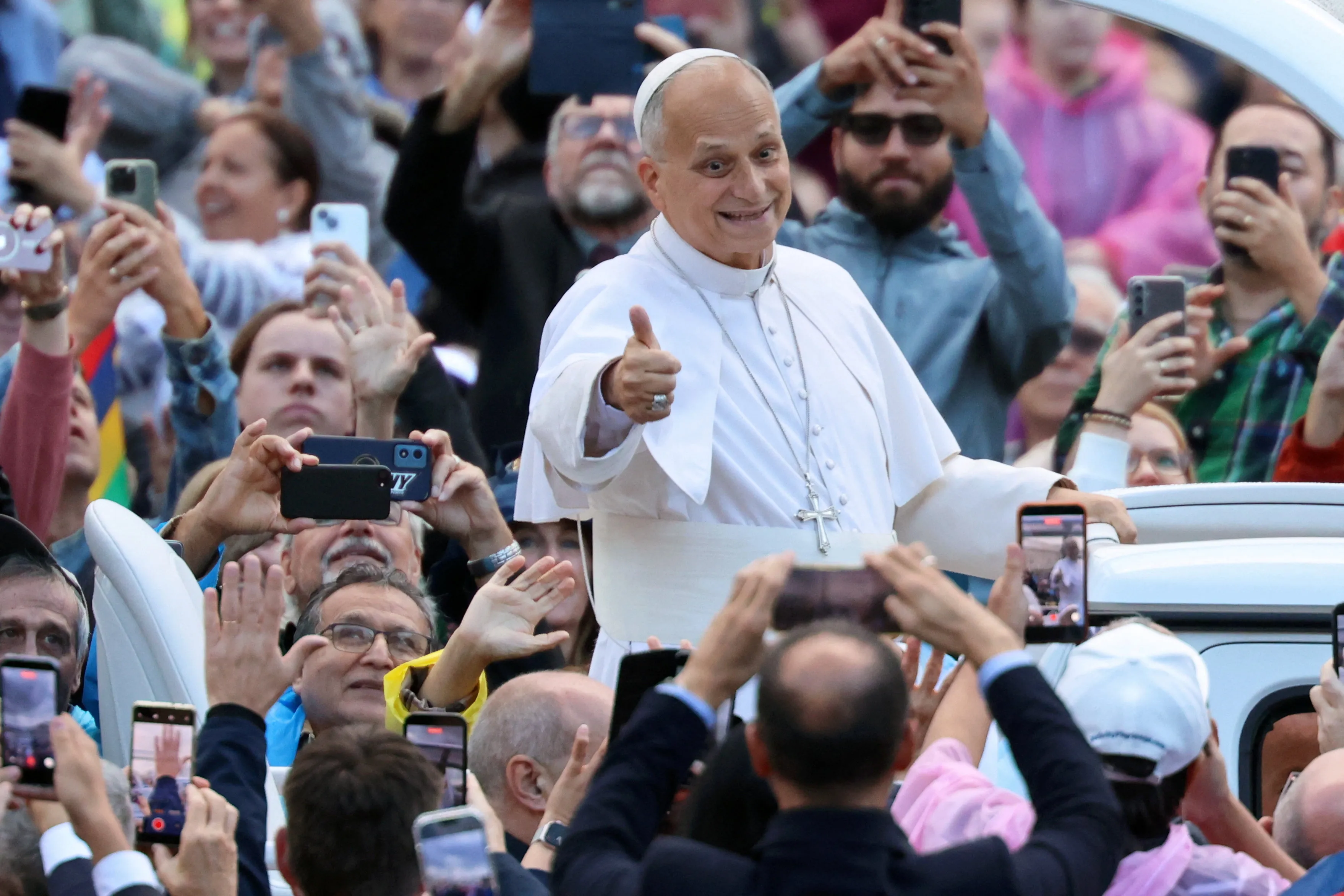 Papa Leão XIV retorna às audiências no Vaticano após cirurgia no pulmão