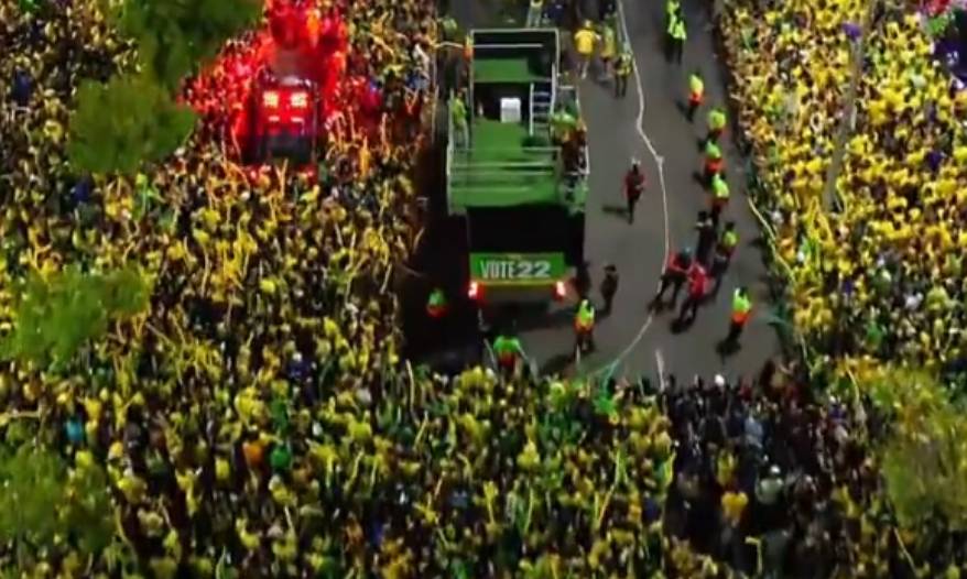 Flávio Bolsonaro arrasta multidão em Manaus ao lado de Nikolas Ferreira e Pavanato Flávio Bolsonaro arrasta multidão em Manaus ao lado de Nikolas Ferreira e Pavanato